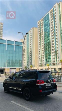 تۆیۆتا لاند کروزەر